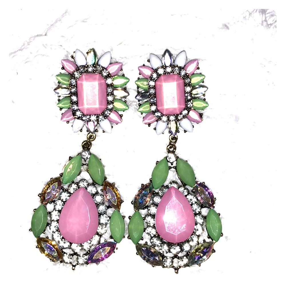 Stunning fashion statement earrings ✨